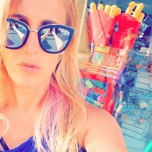 Meet your Posher, Fay